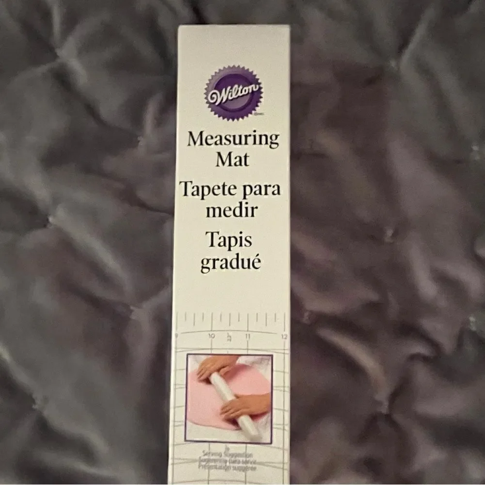 Wilton Fondant or Pizza Measuring Mat Curcle Roll Out Plastuc 23.8 in. x 23.3 in